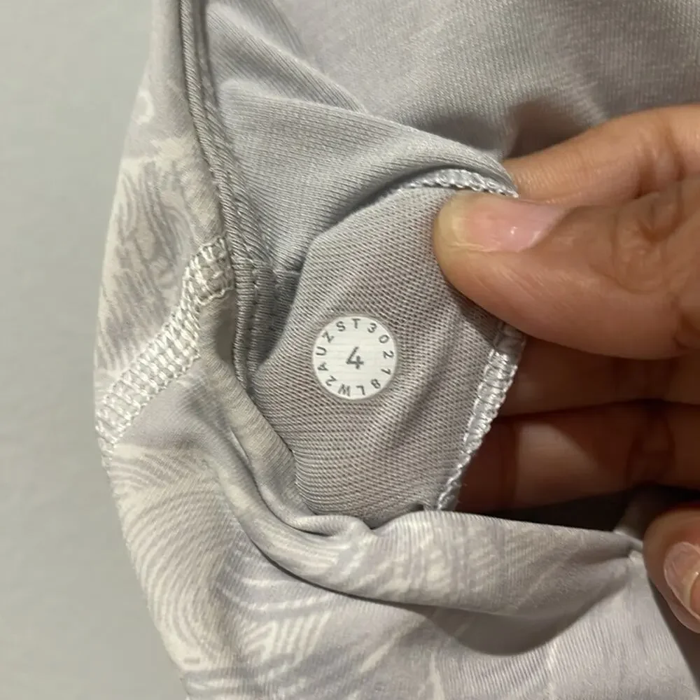 LuLuLemon Energy Luxtreme Sports Bra size 4 Gray and White